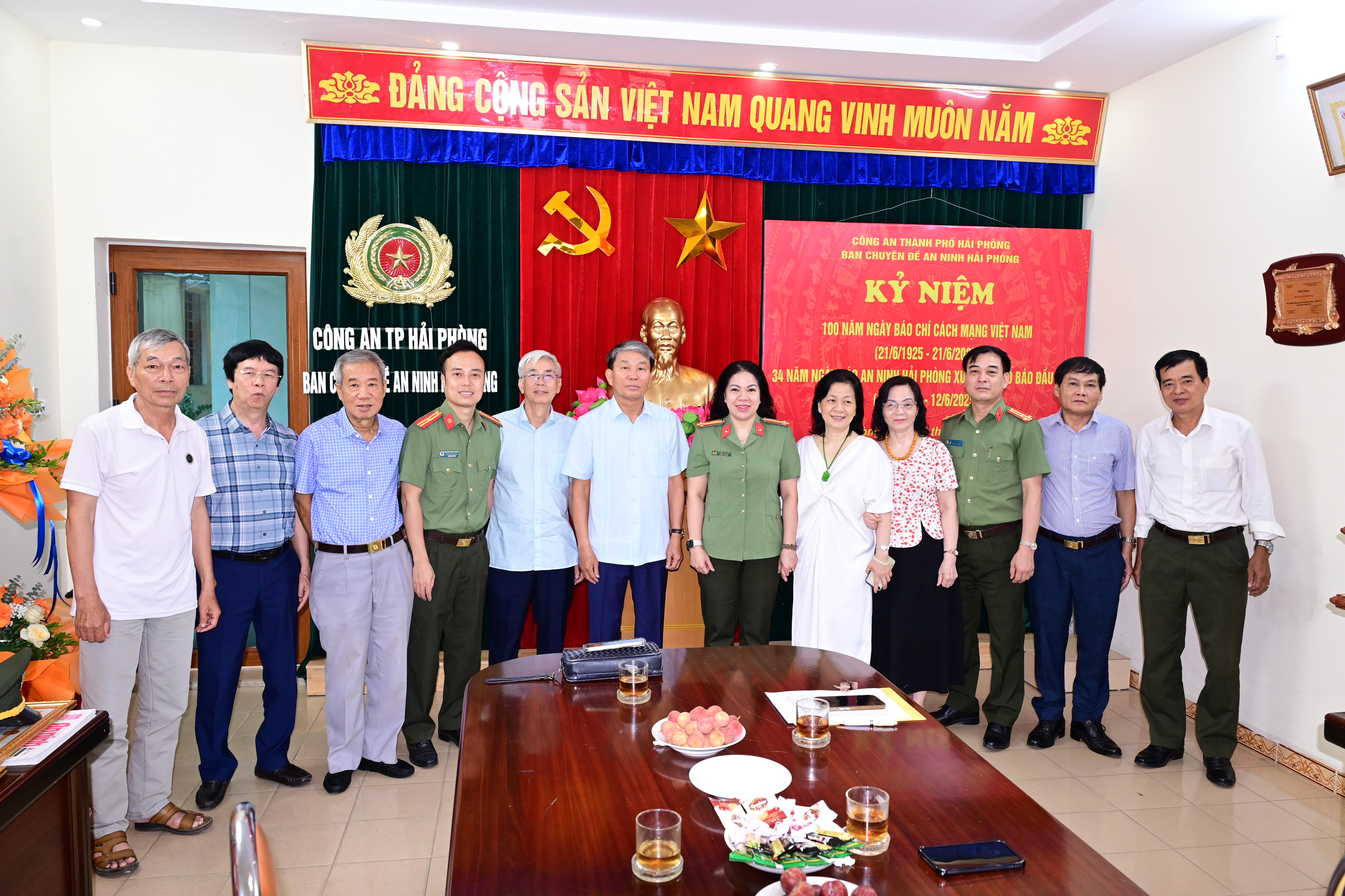 Ban Chuyên đề An ninh Hải Phòng:  Kỷ niệm 100 năm Ngày Báo chí Cách mạng Việt Nam; 34 năm Ngày Báo ANHP xuất bản số đầu tiên
